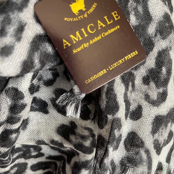 Silk/Cashmere Animal Print Scarf - Picture 3 of 4